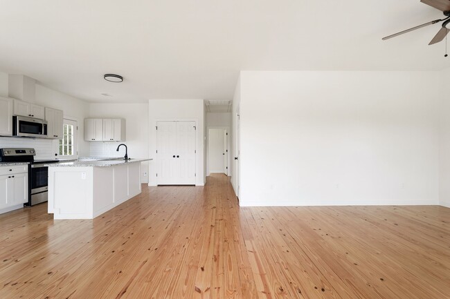 Building Photo - 226 N Dixie St