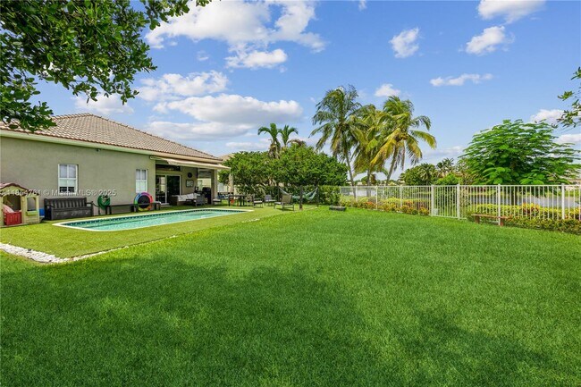 Building Photo - 4202 Sabal Ridge Cir