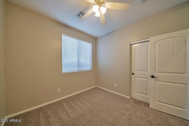 Building Photo - 4063 E Cherry Hills Dr