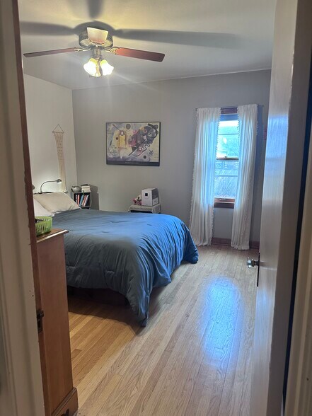 Building Photo - 3508 S Pine Ave