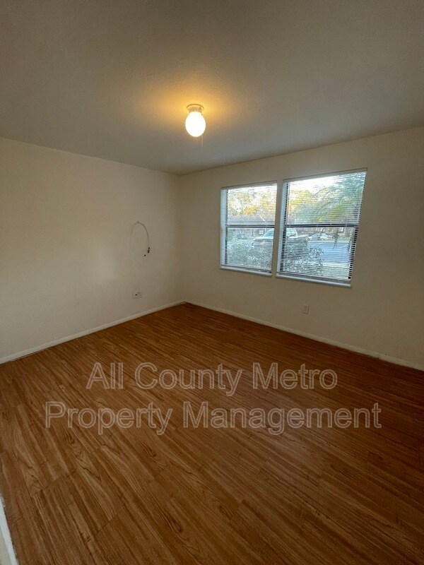 Building Photo - 4932 Sanoma Village