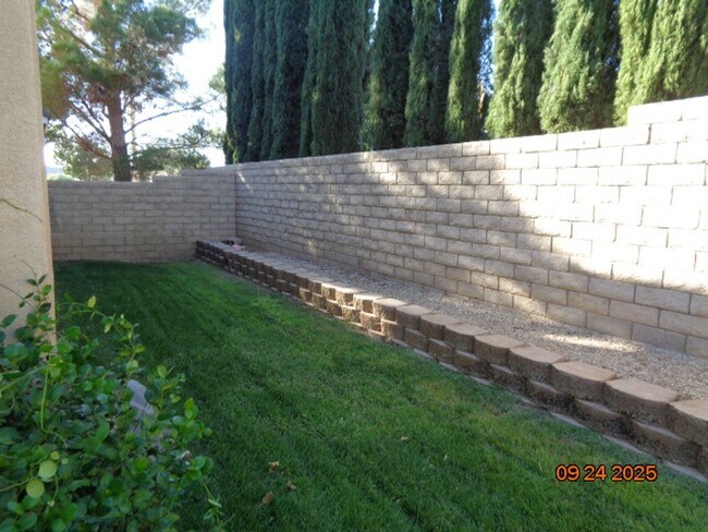 Building Photo - Spacious Quartz Hill 2 Story Home Offering 3663 sq. ft. and was Built in 2004