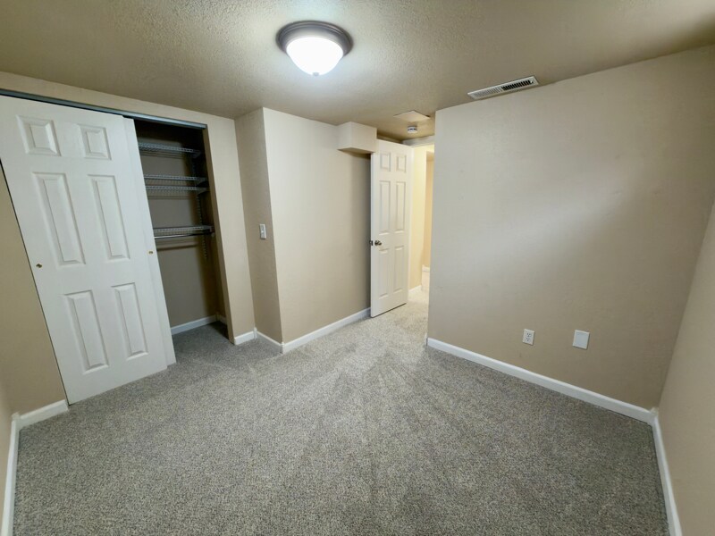 Building Photo - 1509 Oak Ct