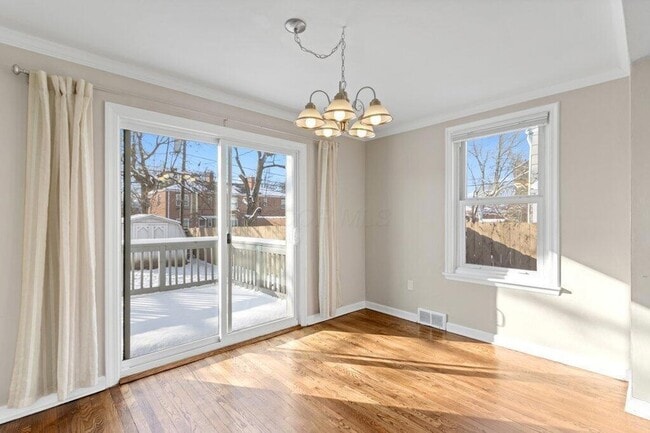 Building Photo - 2063 Inchcliff Rd