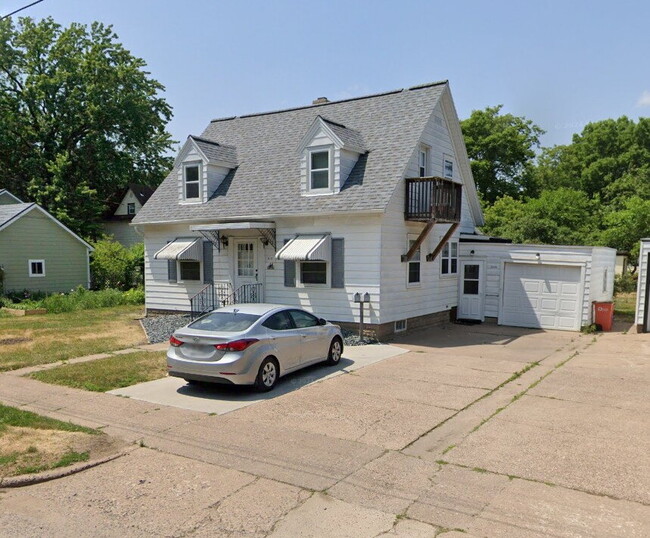 Primary Photo - 1 Bedroom, 1 Bathroom Upper Duplex in Thir...