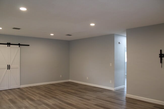 Building Photo - 5349 Van Buren Rd