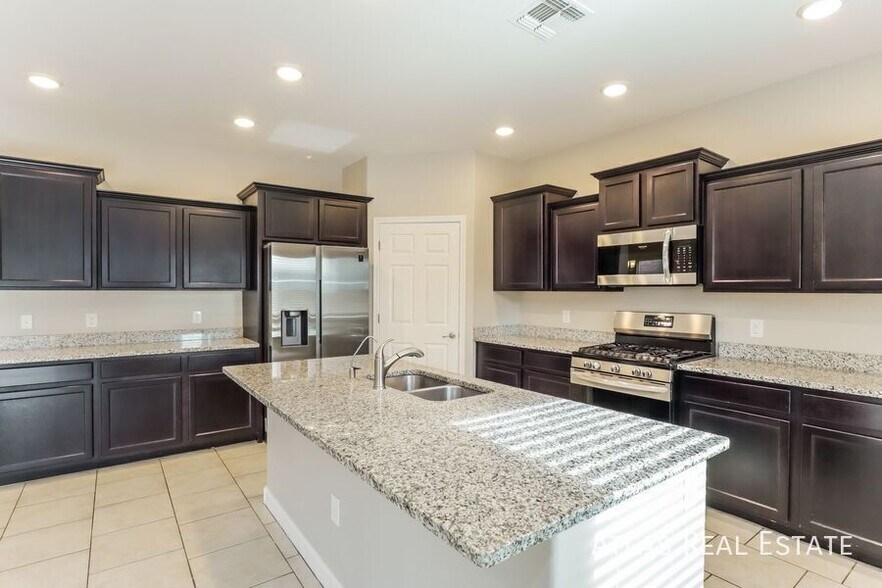 Building Photo - 12102 E Metz Dr