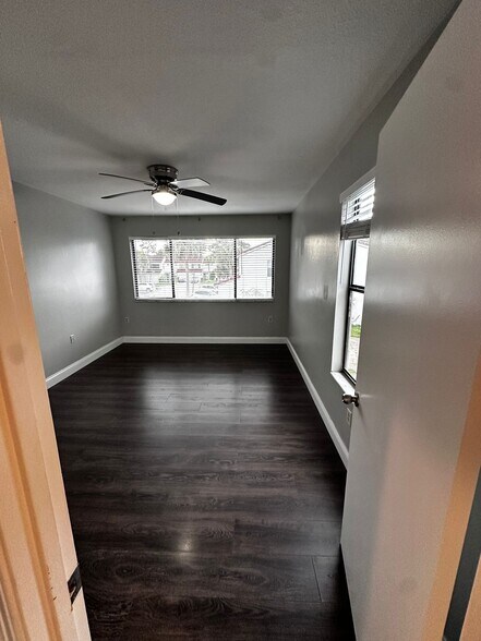 Building Photo - 5082 Ernst Ct