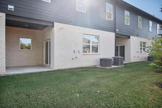 Building Photo - 2221 W Arkansas Ln