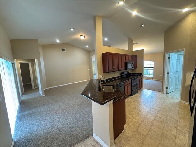 Building Photo - 4876 Summerfield Cir
