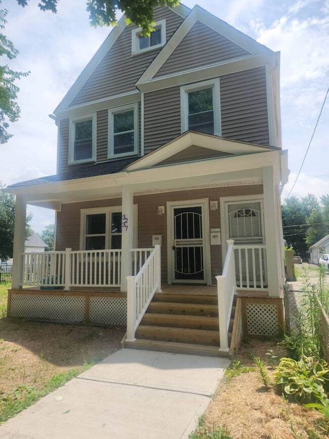 Building Photo - 3237 Seymour Ave