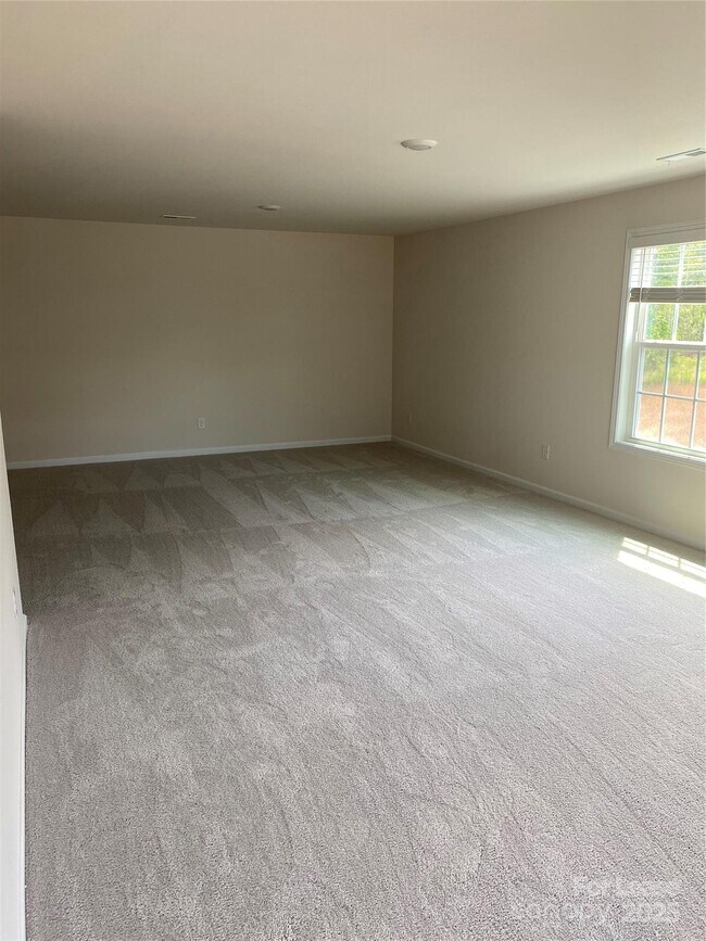 Building Photo - 1076 Thoroughbred Dr.