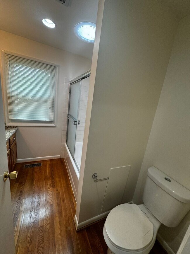 Building Photo - Split level 4-bedroom 3-bathroom home