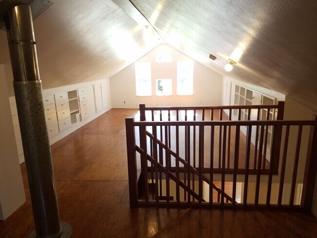 Building Photo - ***PENDING APPLICATION***Freeland 2 Bedroom, 1 Bathroom
