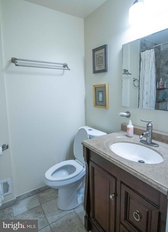 Building Photo - 2205 Parker Ave