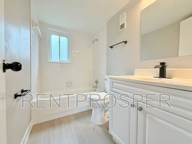 Building Photo - 3290 S Semoran Blvd