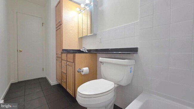 Building Photo - 25 Village Dr