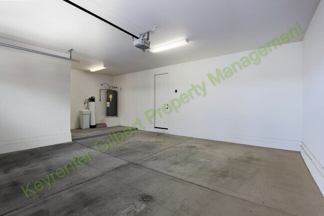 Building Photo - Charming 3-bed/3bath Gilbert Corner Lot Ho...