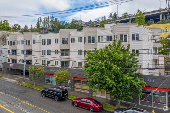 Building Photo - 1800 Eastlake Ave E