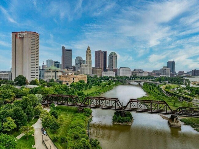 Building Photo - 250 W Spring St