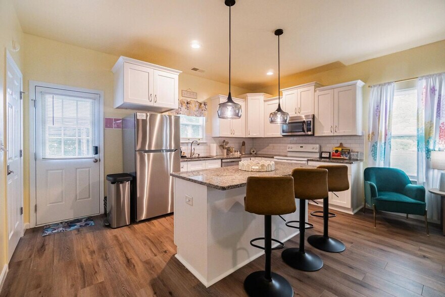 Building Photo - 3912 Freedom Dr