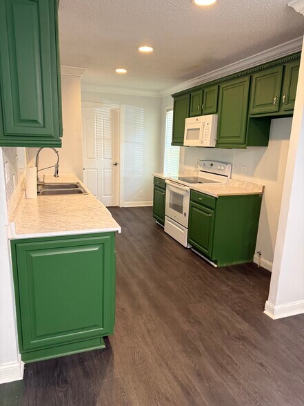 Building Photo - 720 Sterling Dr