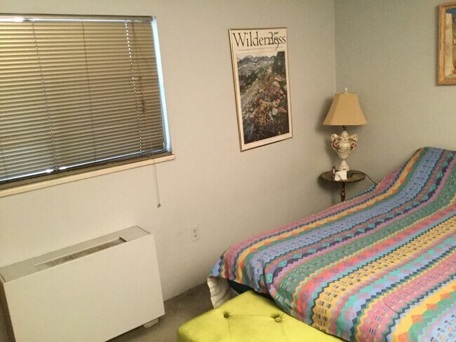 Building Photo - A room for rent  in a furnished 2 bedroom Condo in Boulder walking distance to CU.