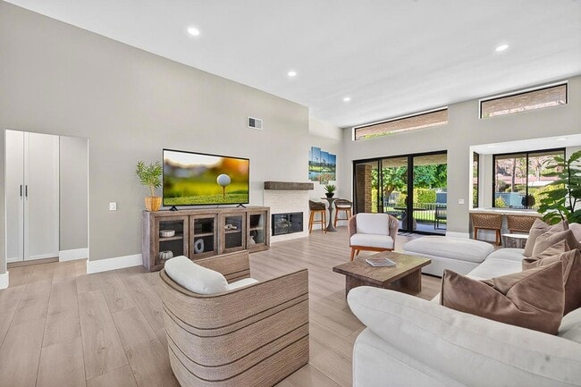Building Photo - 77765 Cottonwood Cove