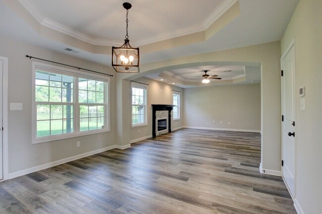 Building Photo - Huge 5 bed 3 ba.  Gorgeous House Near Post...