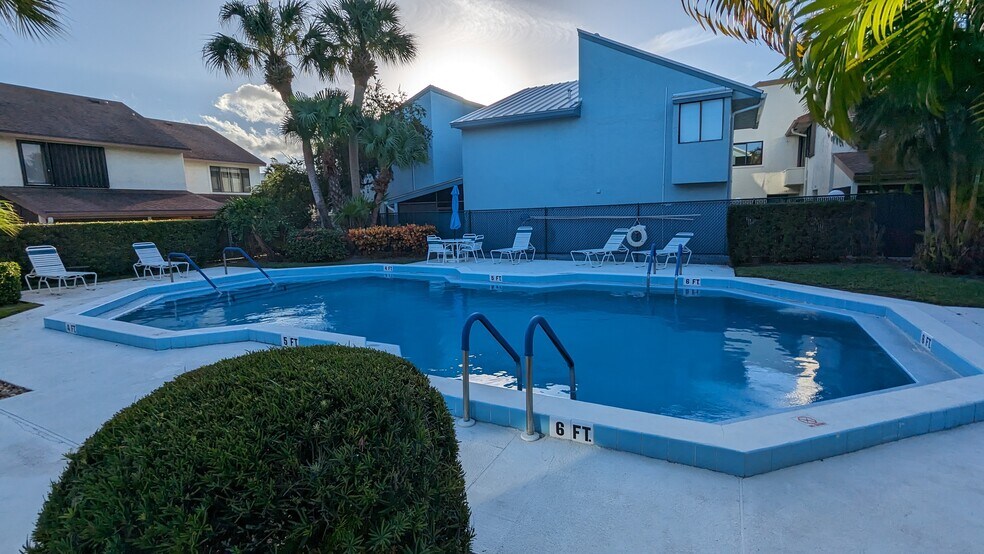 Building Photo - 950 S Kanner Hwy