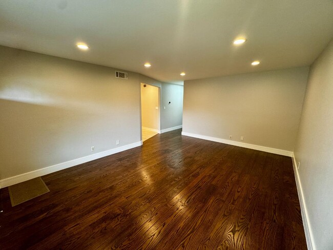 Building Photo - 1405 Antonio Ln