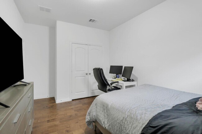 Building Photo - 1507 Fairweather Way