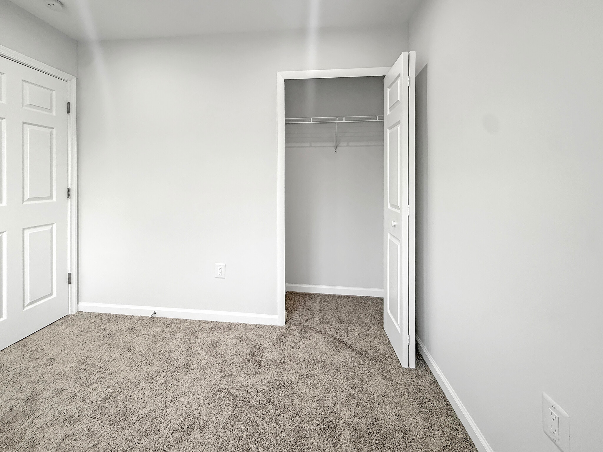 Room 1 - 1344 Barnaby Ter SE