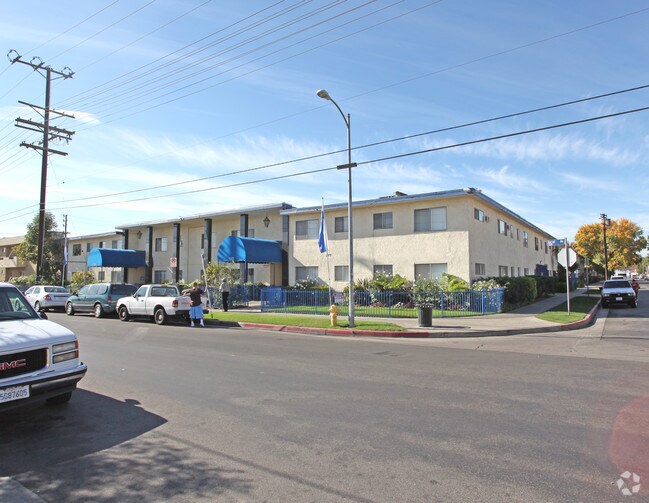 Primary Photo - 7253-7257 Variel Ave