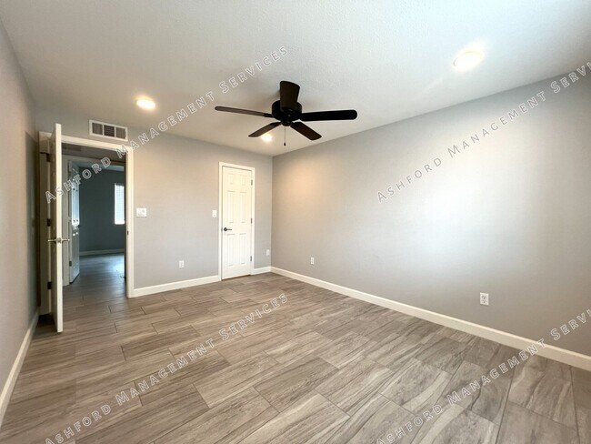 Building Photo - REMODELED 3 BEDROOM 2 BATH GEM WITH DETACH...