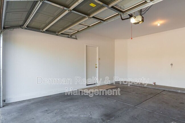 Building Photo - 3209 W St Catherine Ave