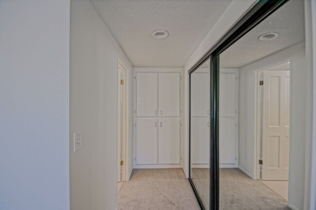 Building Photo - VERY BRIGHT & AIRY, 2050 SQ FT HOME W/ TON...