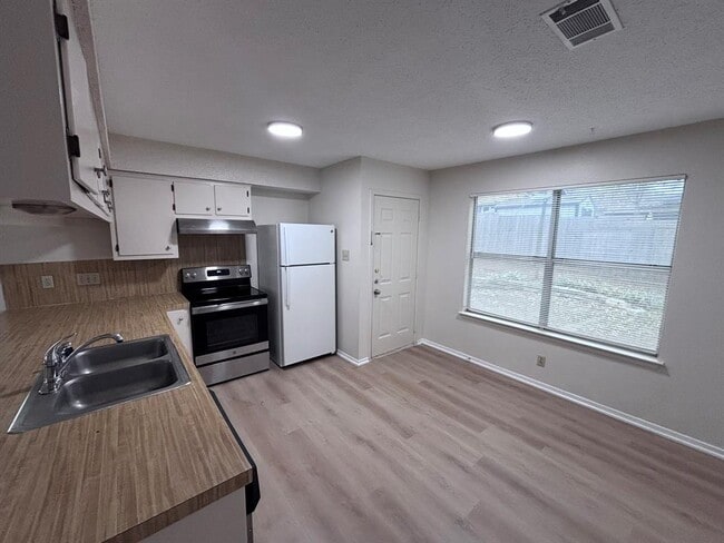 Building Photo - 3411 Dunliegh Dr