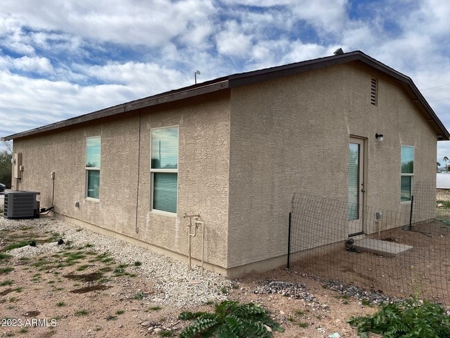 Building Photo - 476 Reizen Dr