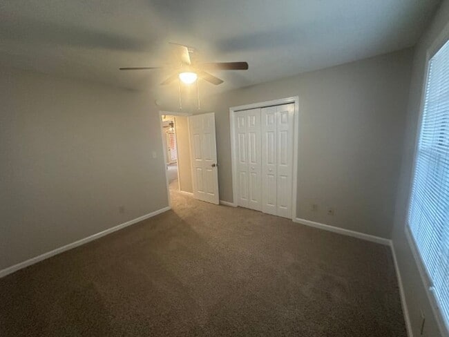 Building Photo - 267 Waterdown Dr