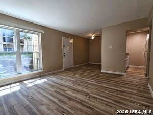 Building Photo - 8702 Village Dr