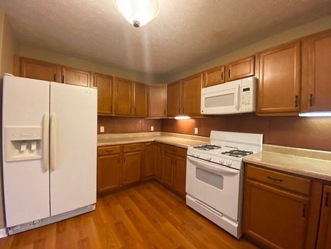 Building Photo - Move In Ready!!