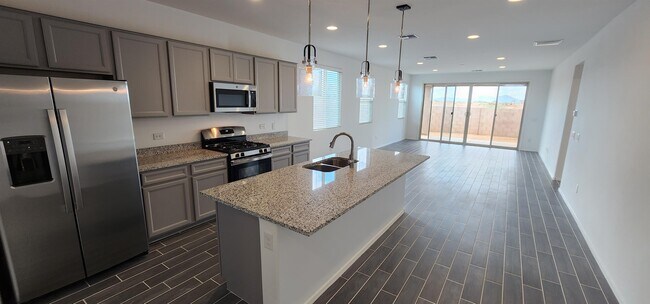 Building Photo - 7822 S Wolf Creek Dr