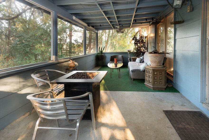 Building Photo - 1804 Westridge Dr