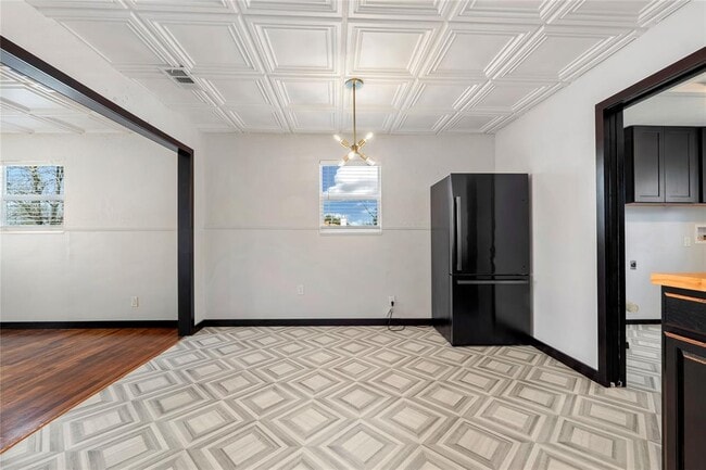 Building Photo - 6915 Providence Ave