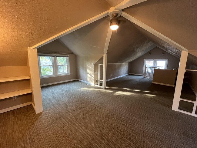 Building Photo - 1117 E Glen Ave