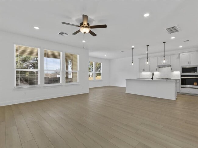 Building Photo - 633 Runnel Dr