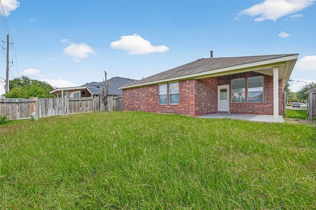 Building Photo - 5615 Brookhollow Oaks Trail