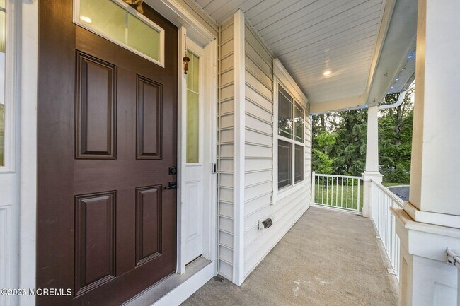 Building Photo - 319 Tulip Ct