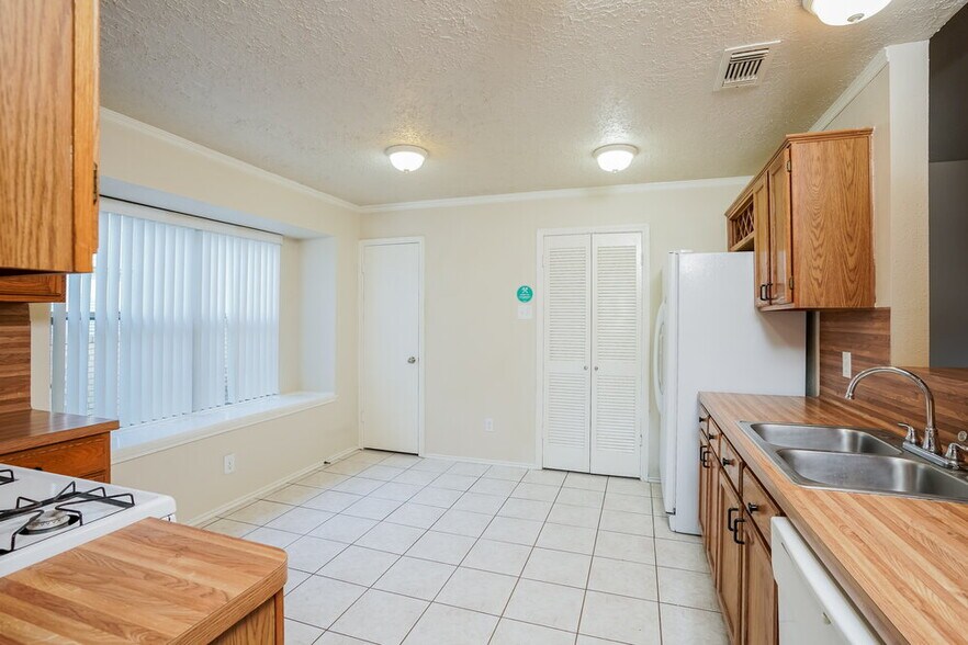 Building Photo - 1331 Three Forks Dr